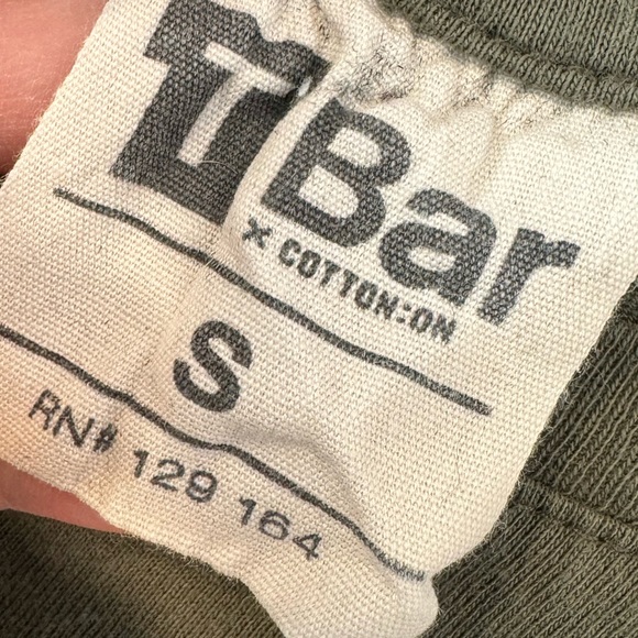 4/$25 Cotton on Green Graffic tee Size S - Picture 4 of 6